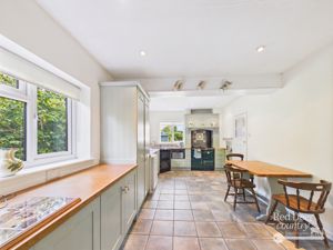 Kitchen/Breakfast Room- click for photo gallery